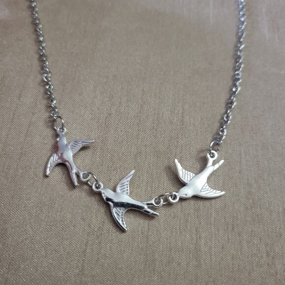 Silver Tone Sparrow Bird Charm Necklace - Picture 2 of 3
